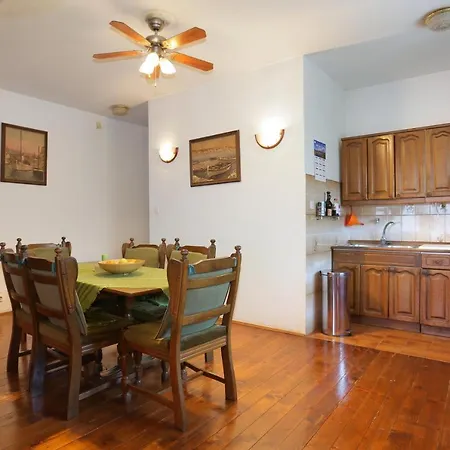 Apartmán With Wifi - 18336 Split